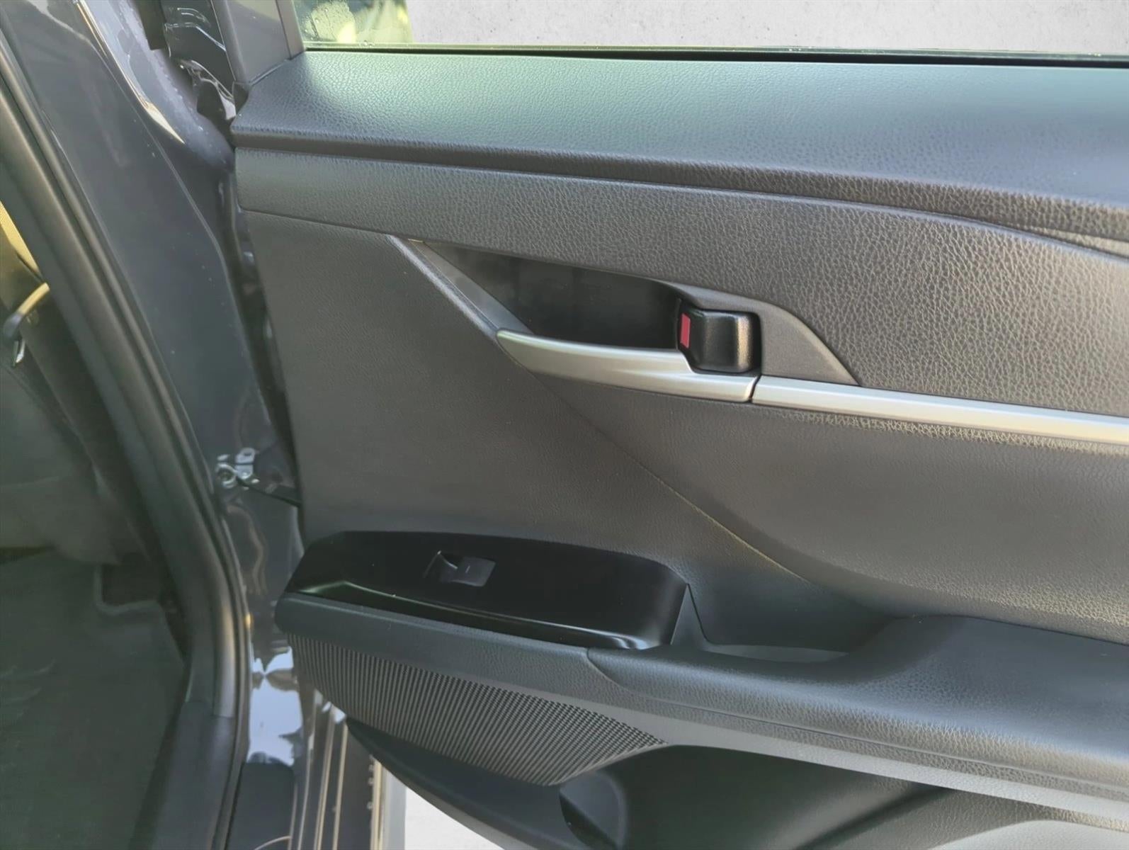 2025 Toyota Camry SE (Natl)
