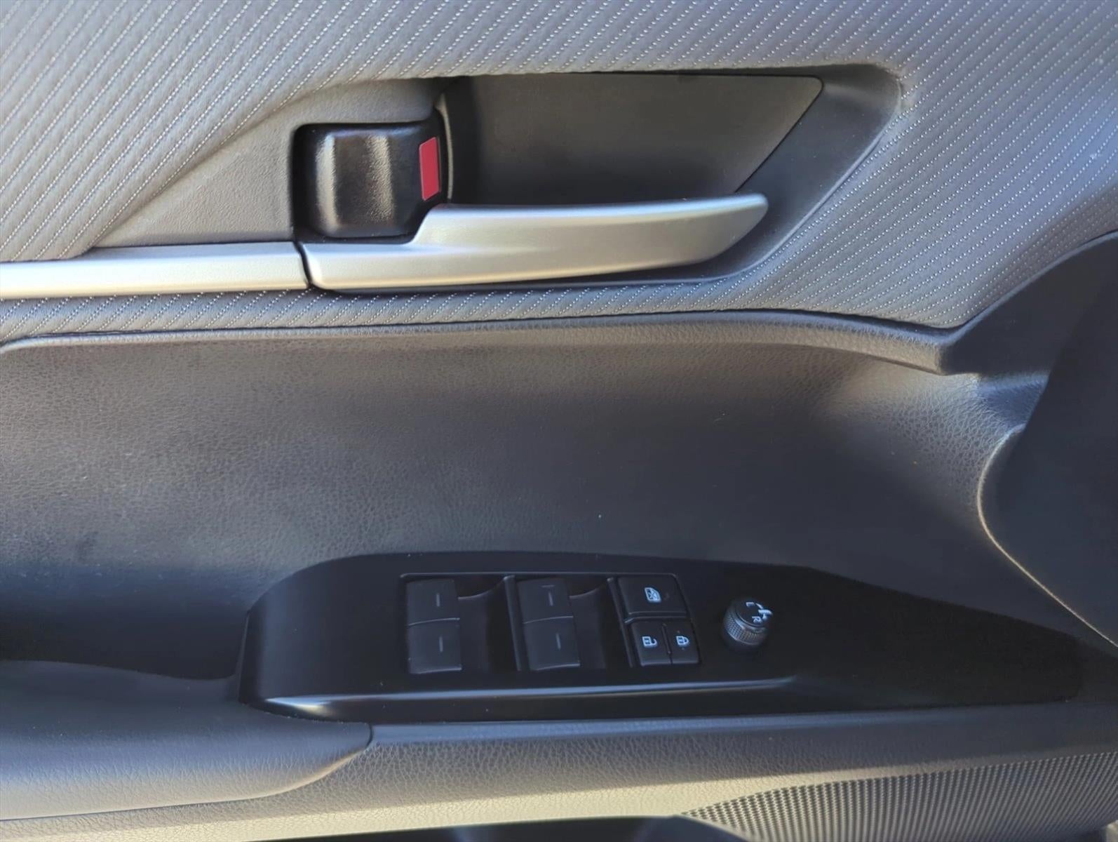 2025 Toyota Camry SE (Natl)