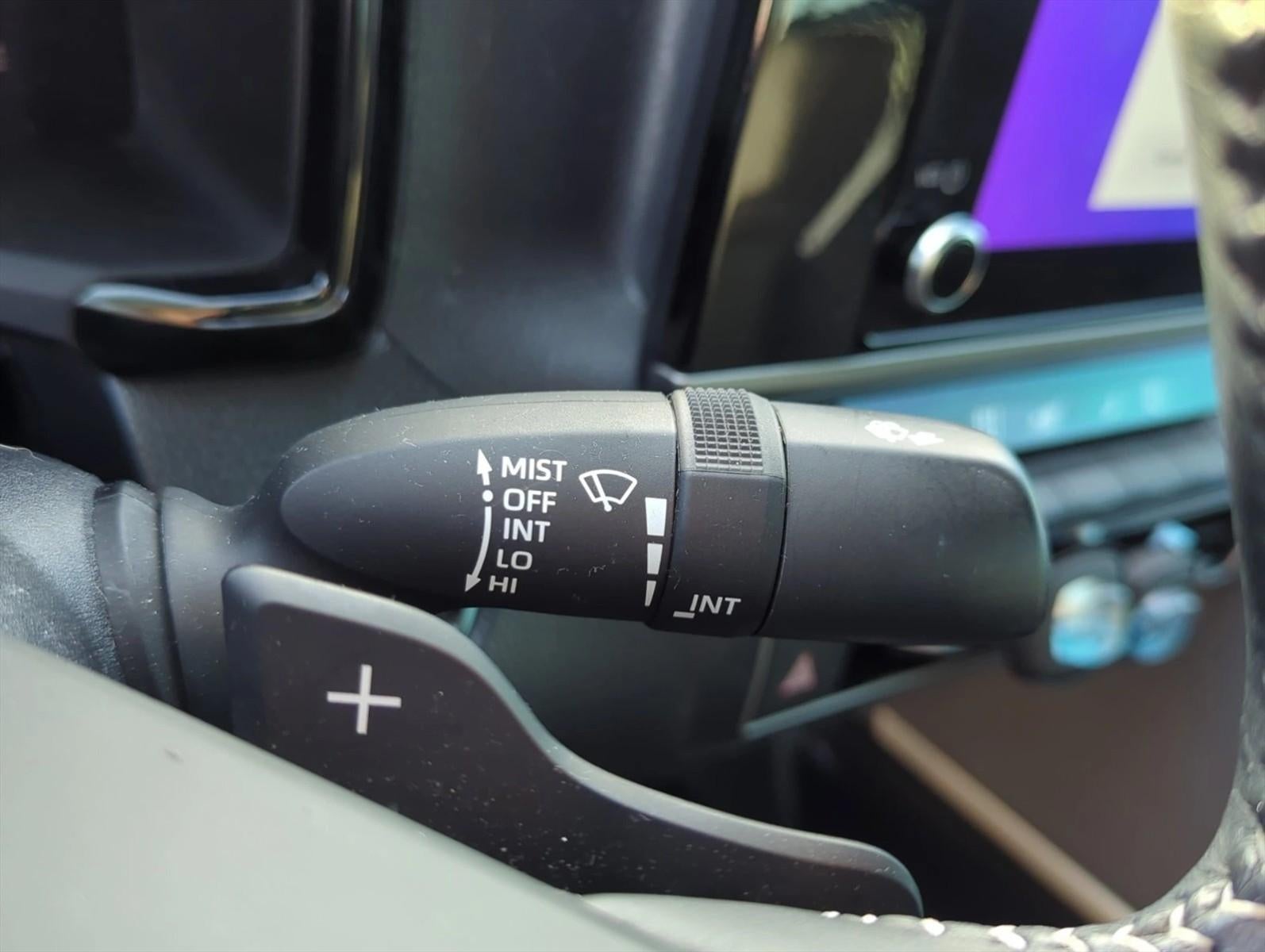 2025 Toyota Camry SE (Natl)