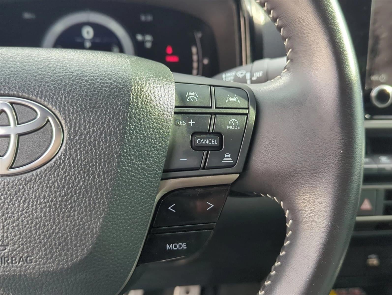 2025 Toyota Camry SE (Natl)