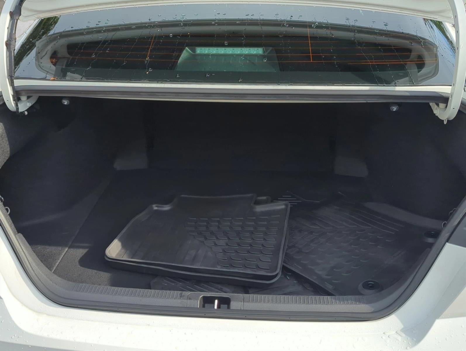 2025 Toyota Camry SE (Natl)