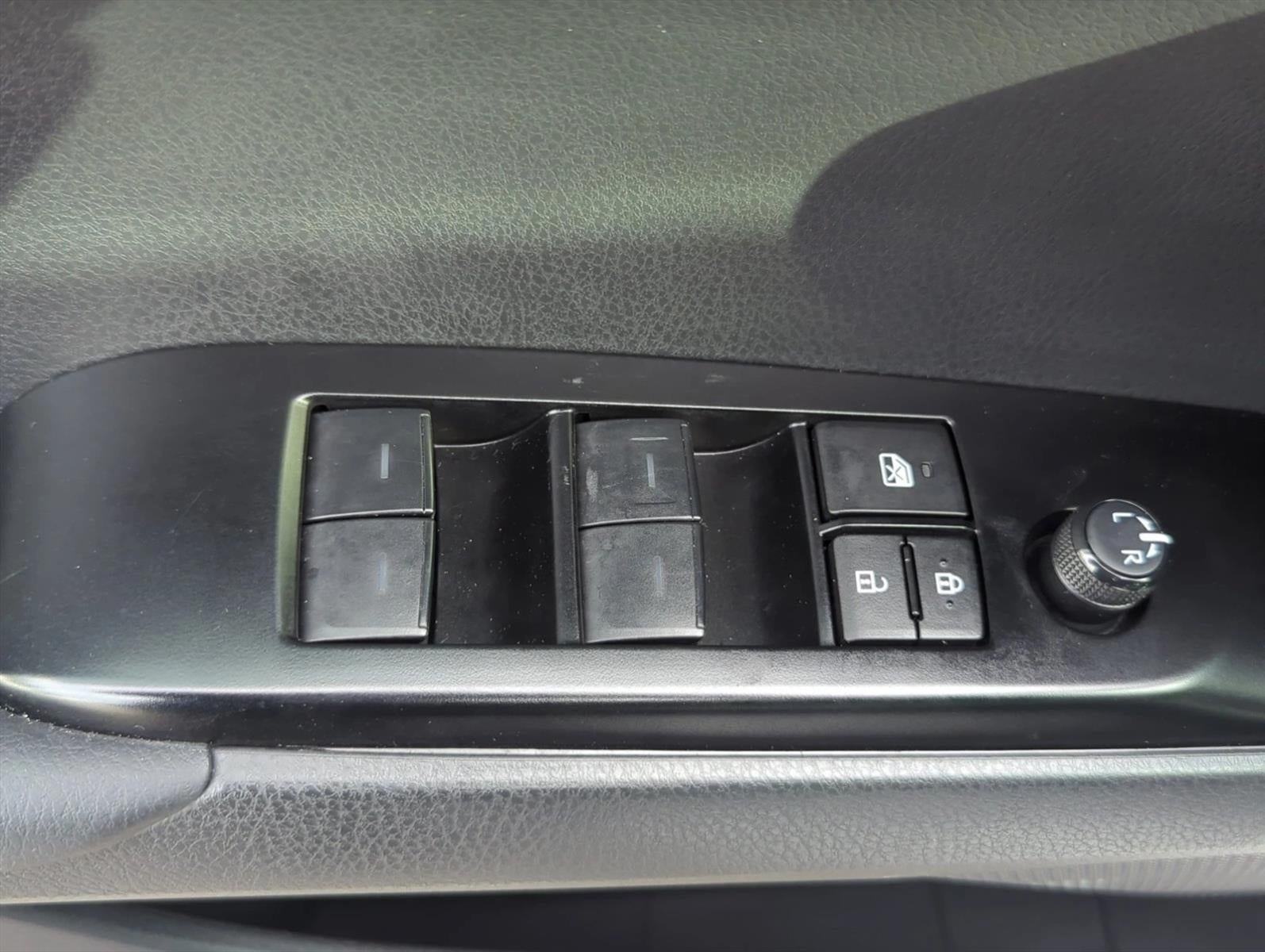 2025 Toyota Camry SE (Natl)
