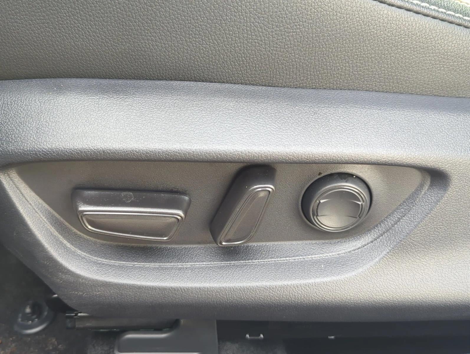 2025 Toyota Camry SE (Natl)