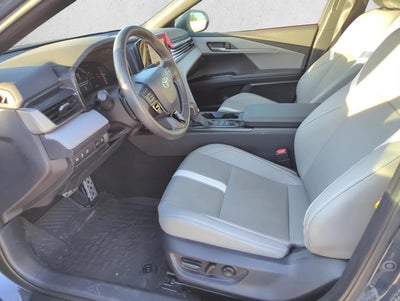 2025 Toyota Camry SE (Natl)