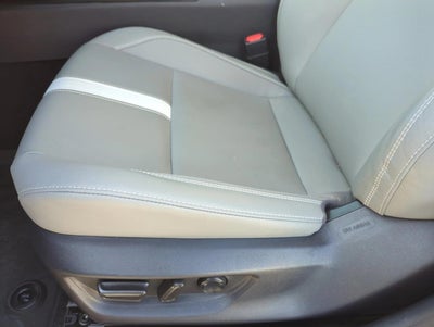 2025 Toyota Camry SE (Natl)