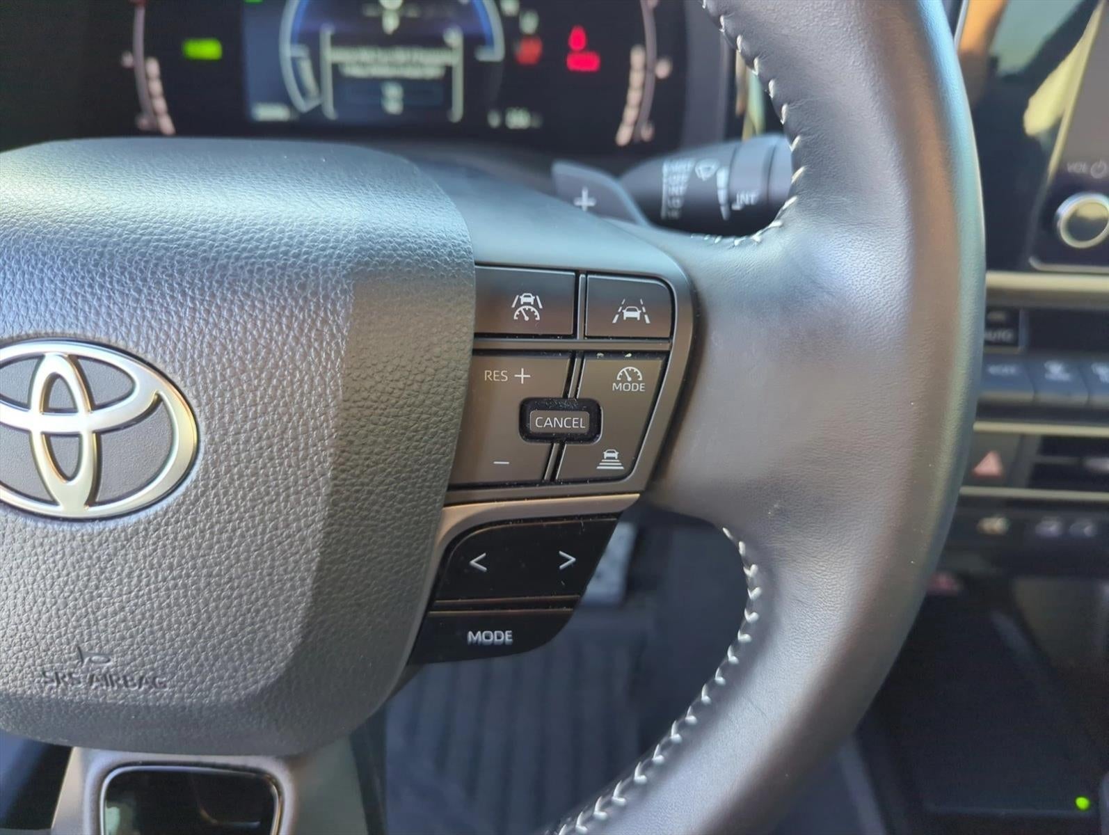 2025 Toyota Camry SE (Natl)