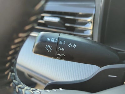 2025 Toyota Camry SE (Natl)