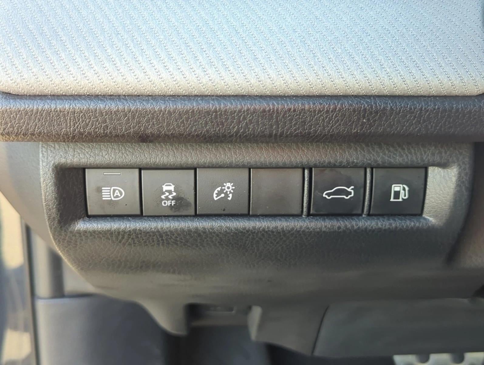2025 Toyota Camry SE (Natl)