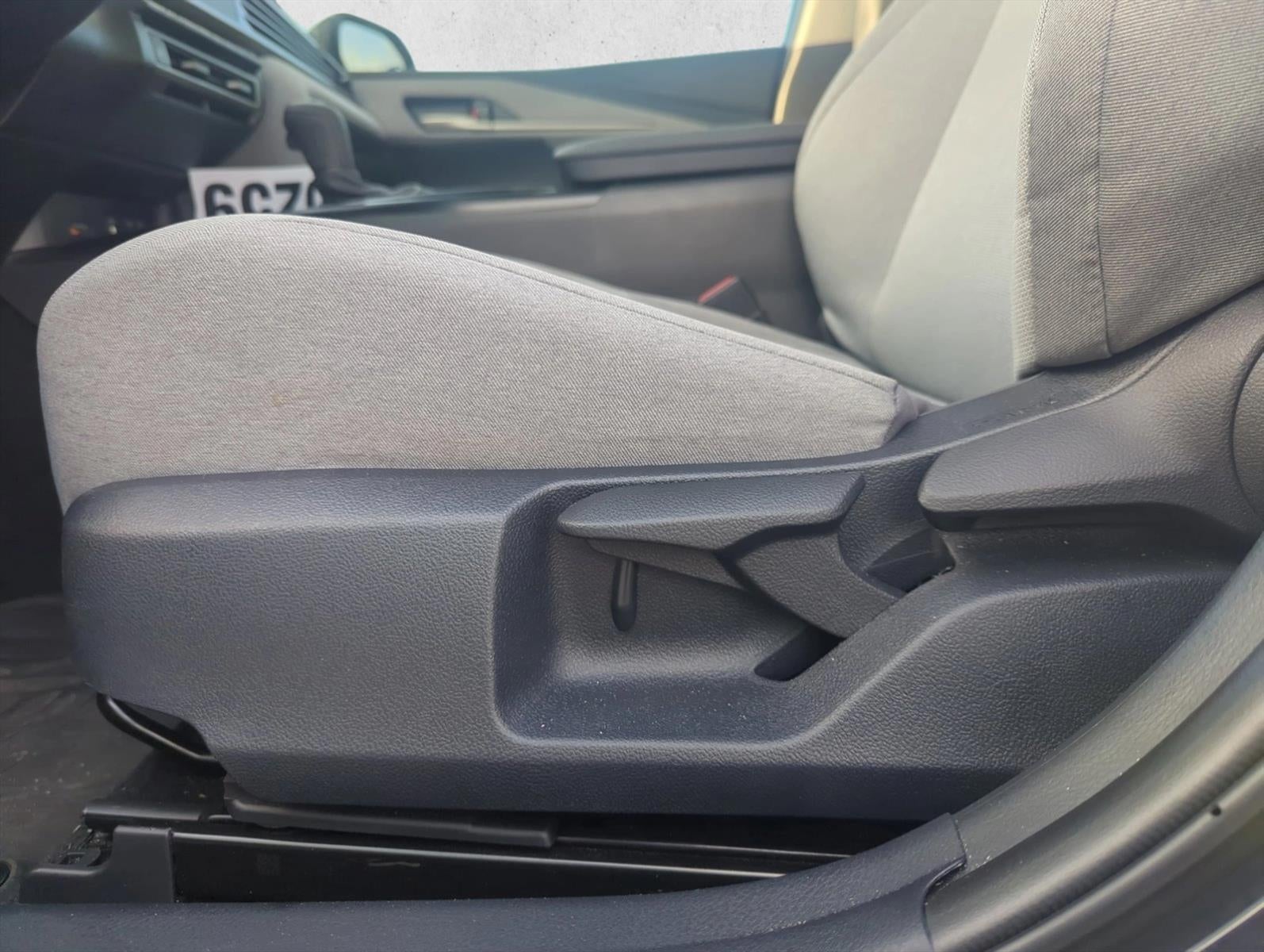 2025 Toyota Camry LE (SE)