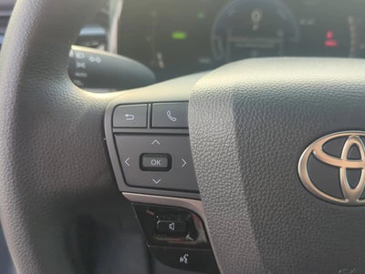 2025 Toyota Camry LE (SE)