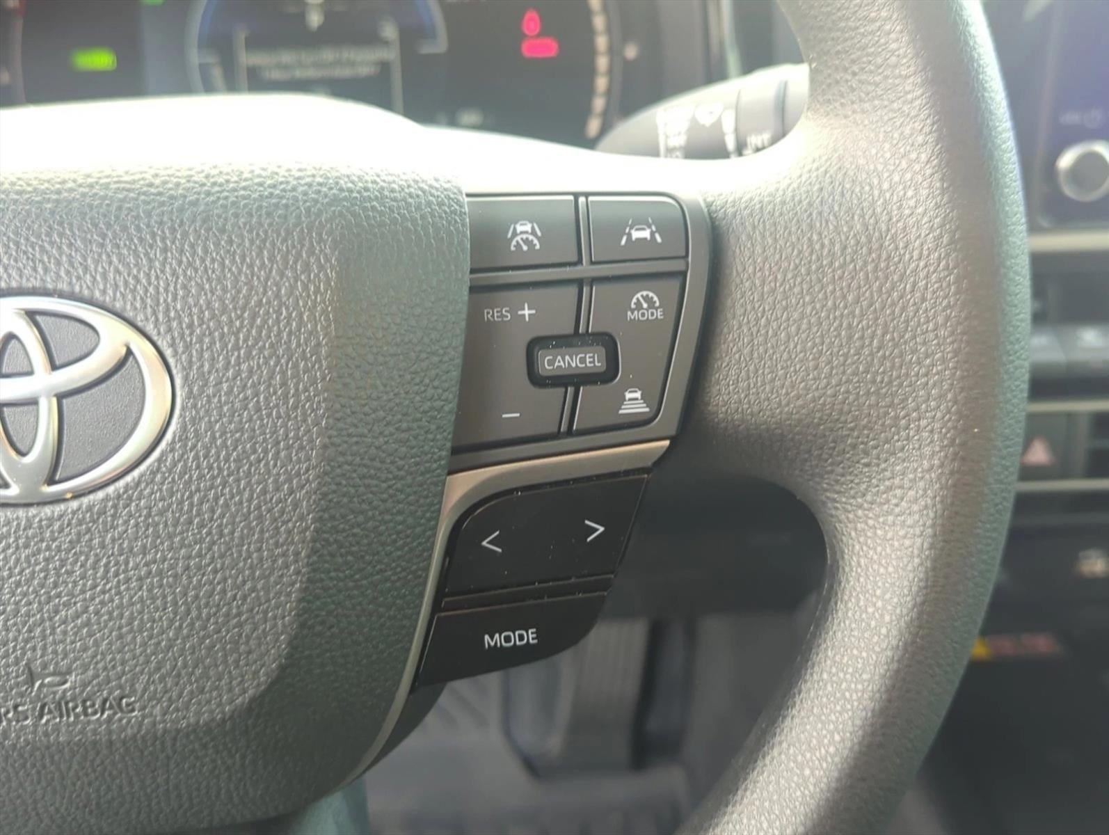 2025 Toyota Camry LE (SE)