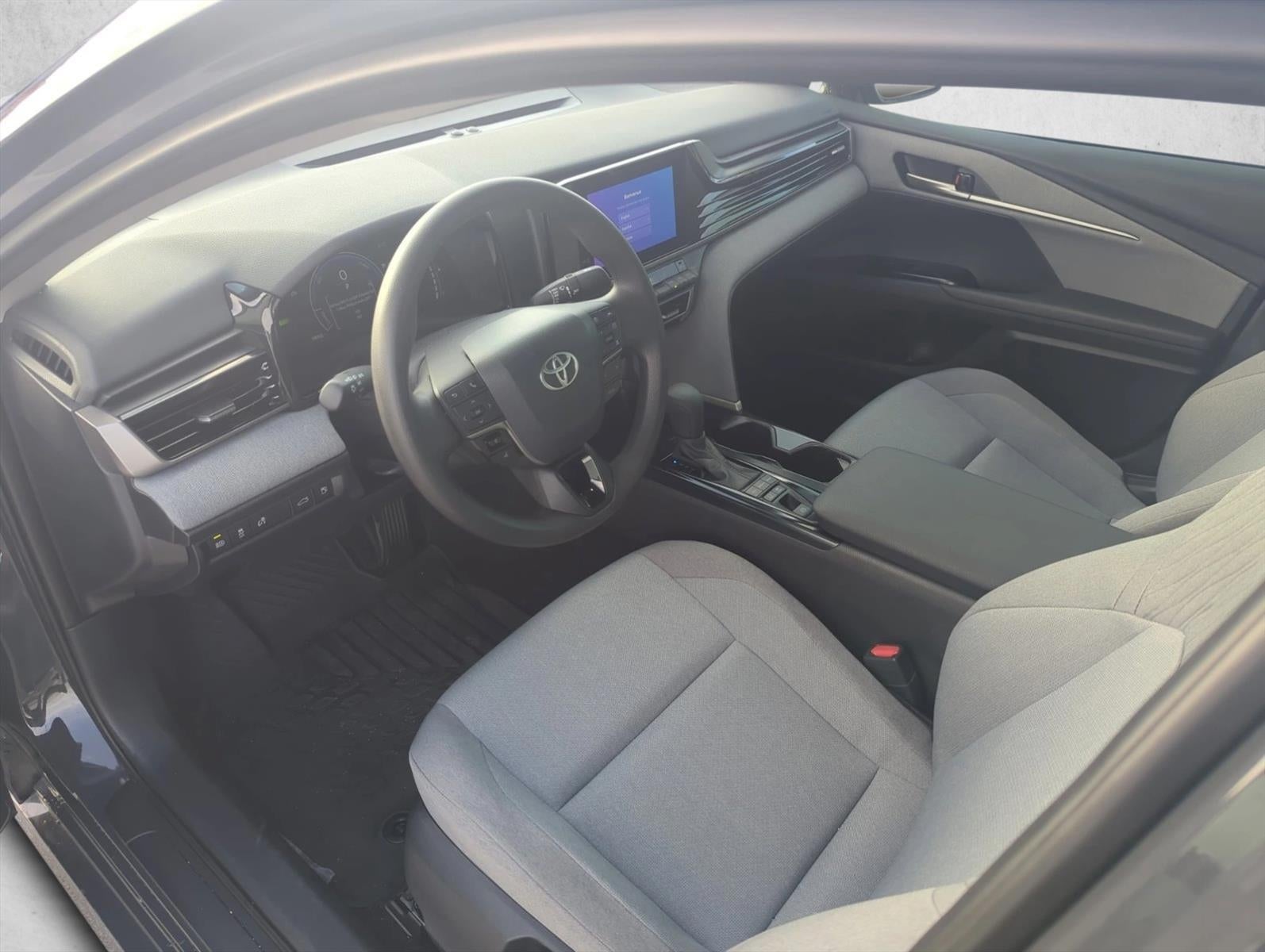 2025 Toyota Camry LE (SE)