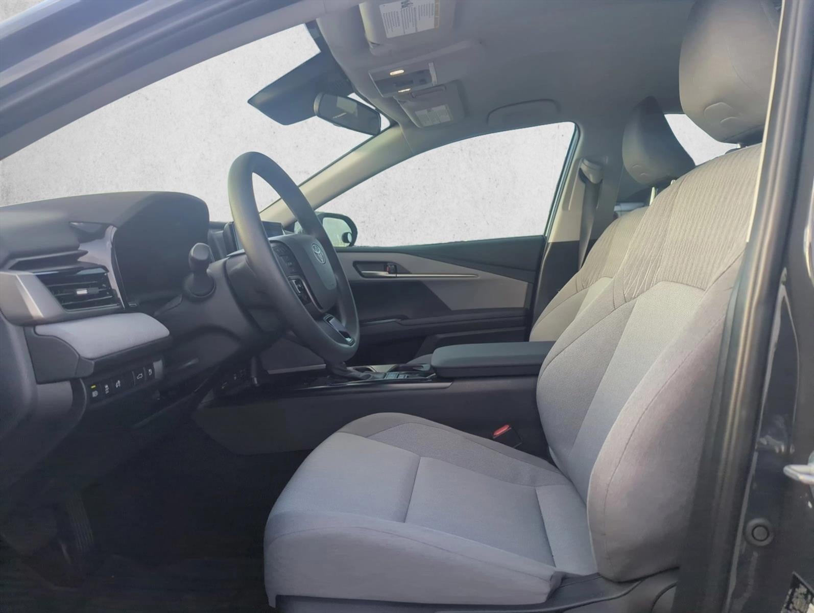 2025 Toyota Camry LE (SE)