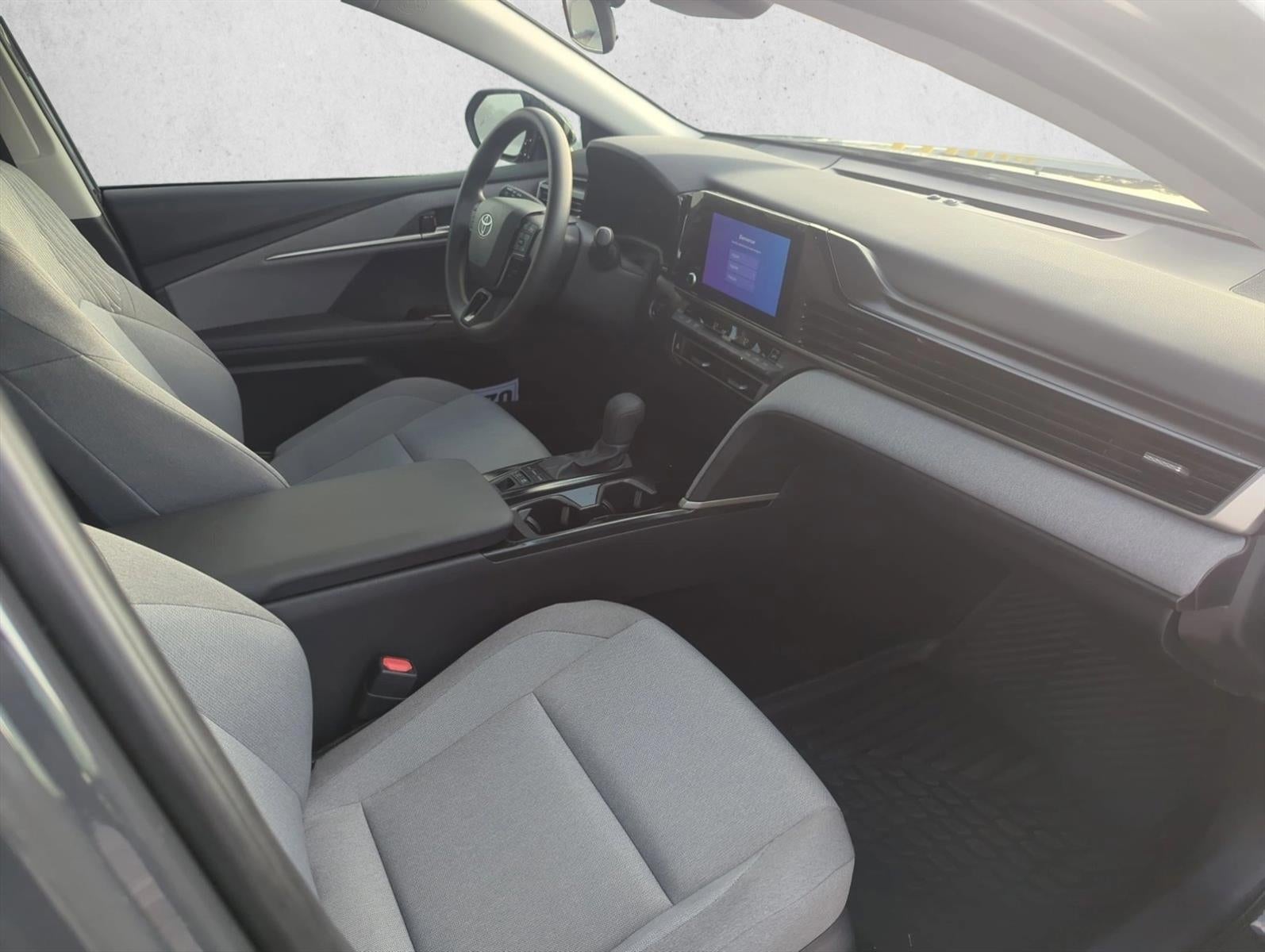 2025 Toyota Camry LE (SE)