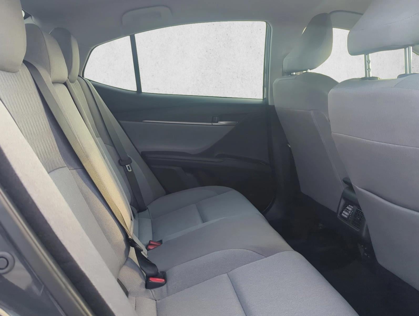 2025 Toyota Camry LE (SE)