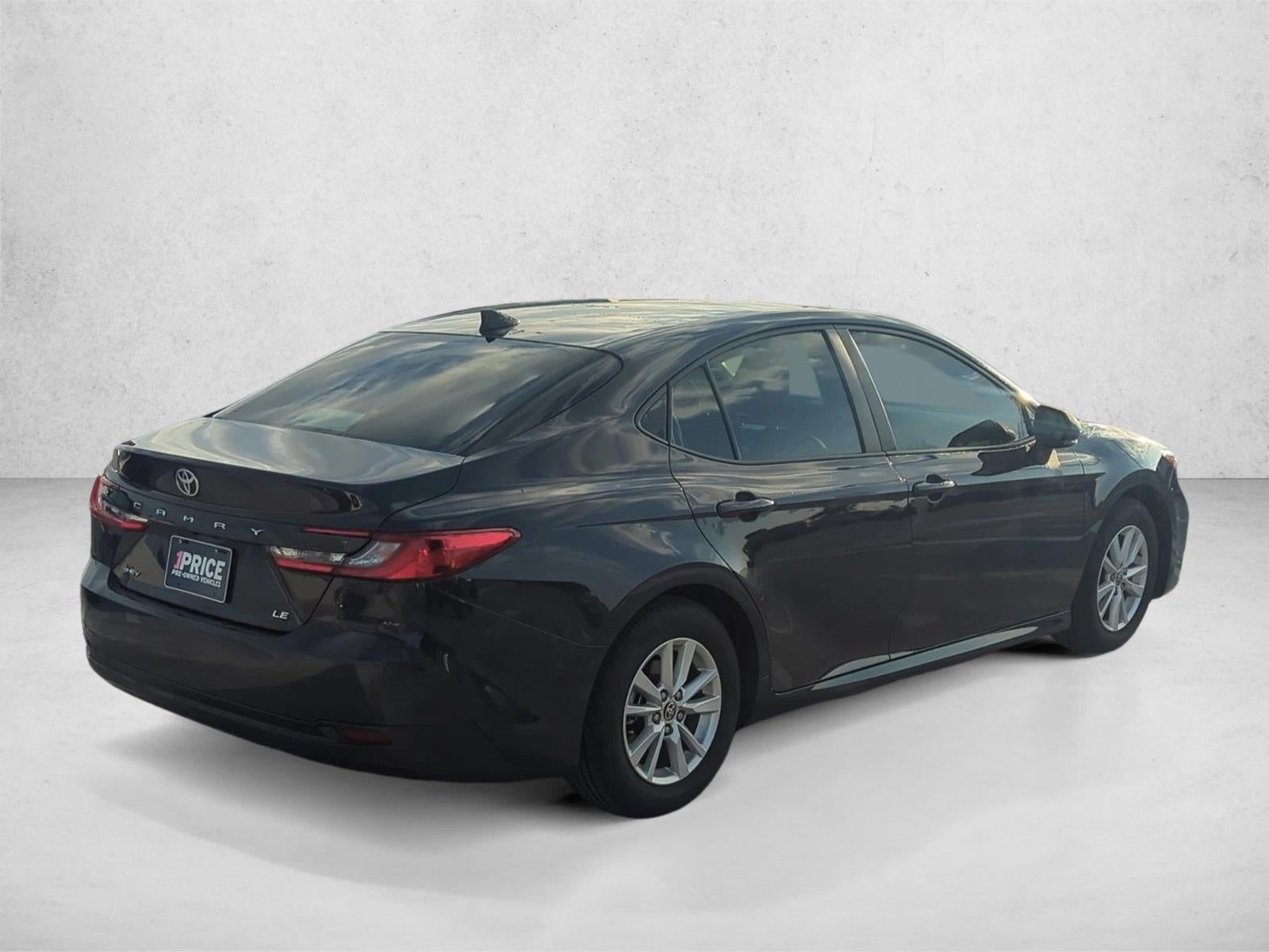 2025 Toyota Camry LE (SE)