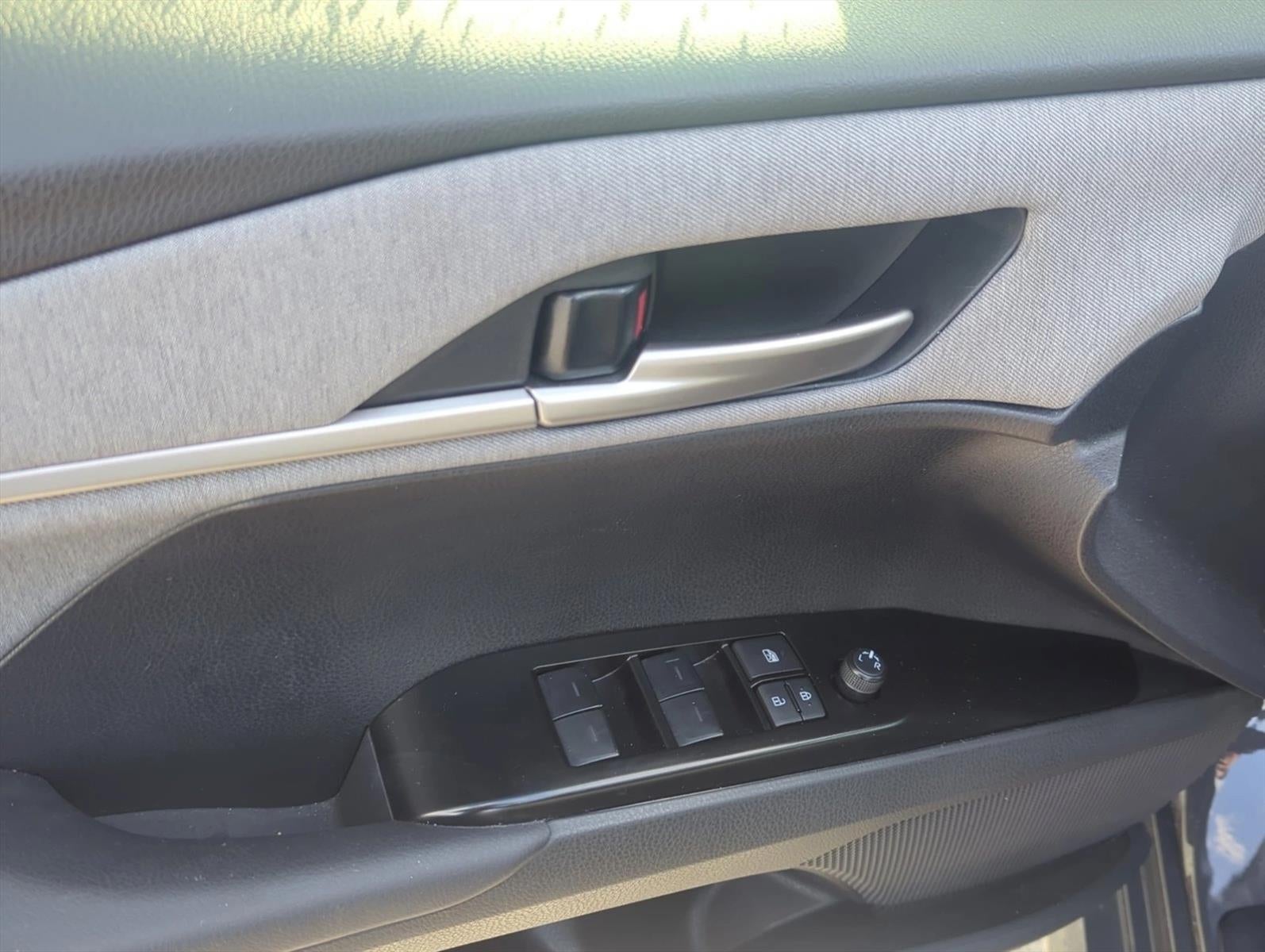 2025 Toyota Camry LE (SE)