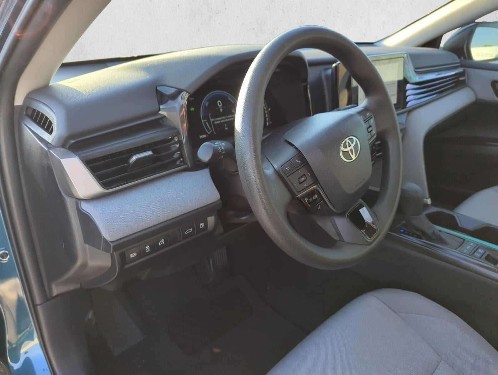 2025 Toyota Camry LE (Natl)