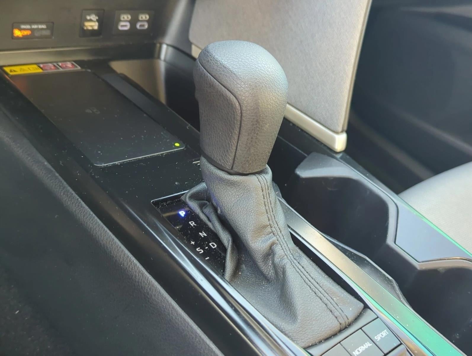 2025 Toyota Camry LE (Natl)