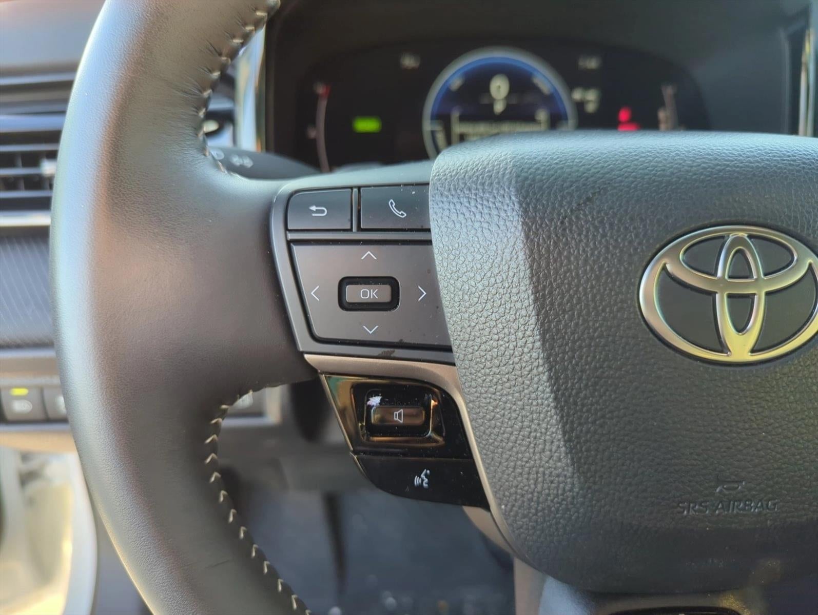 2025 Toyota Camry SE (SE)