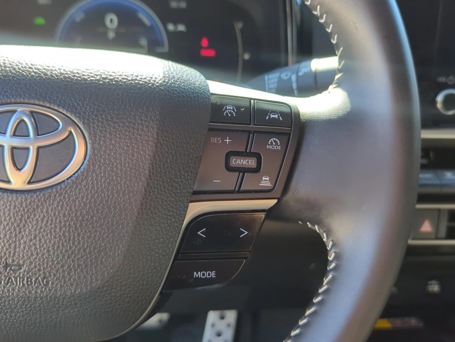 2025 Toyota Camry SE (Natl)