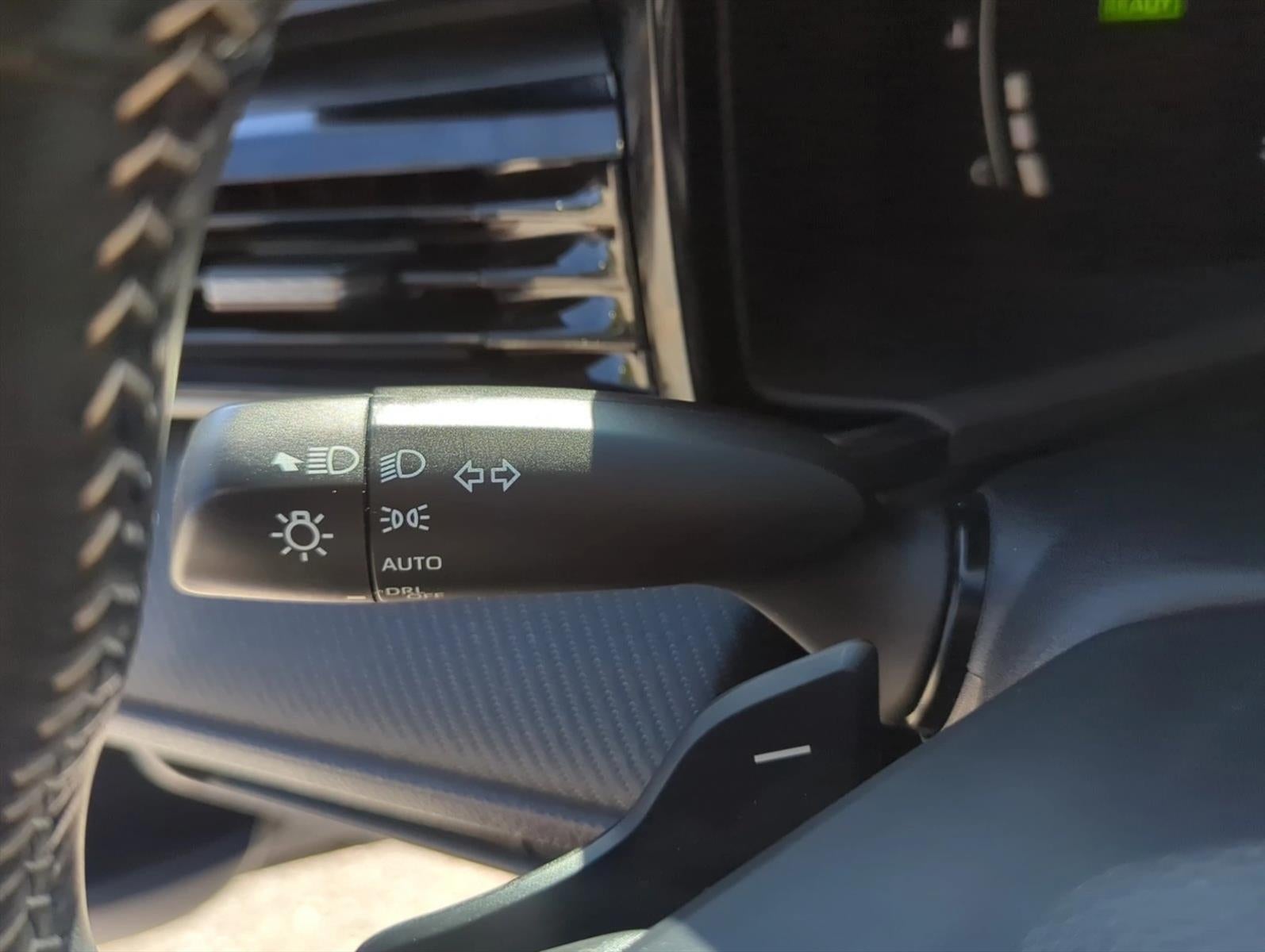 2025 Toyota Camry SE (Natl)