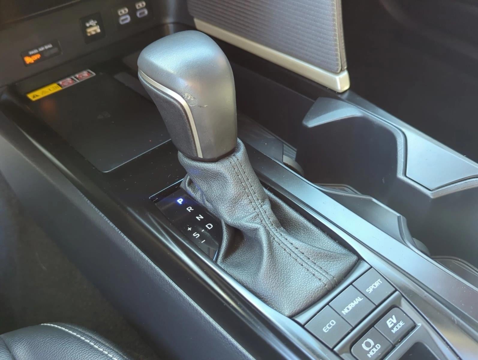 2025 Toyota Camry SE (Natl)
