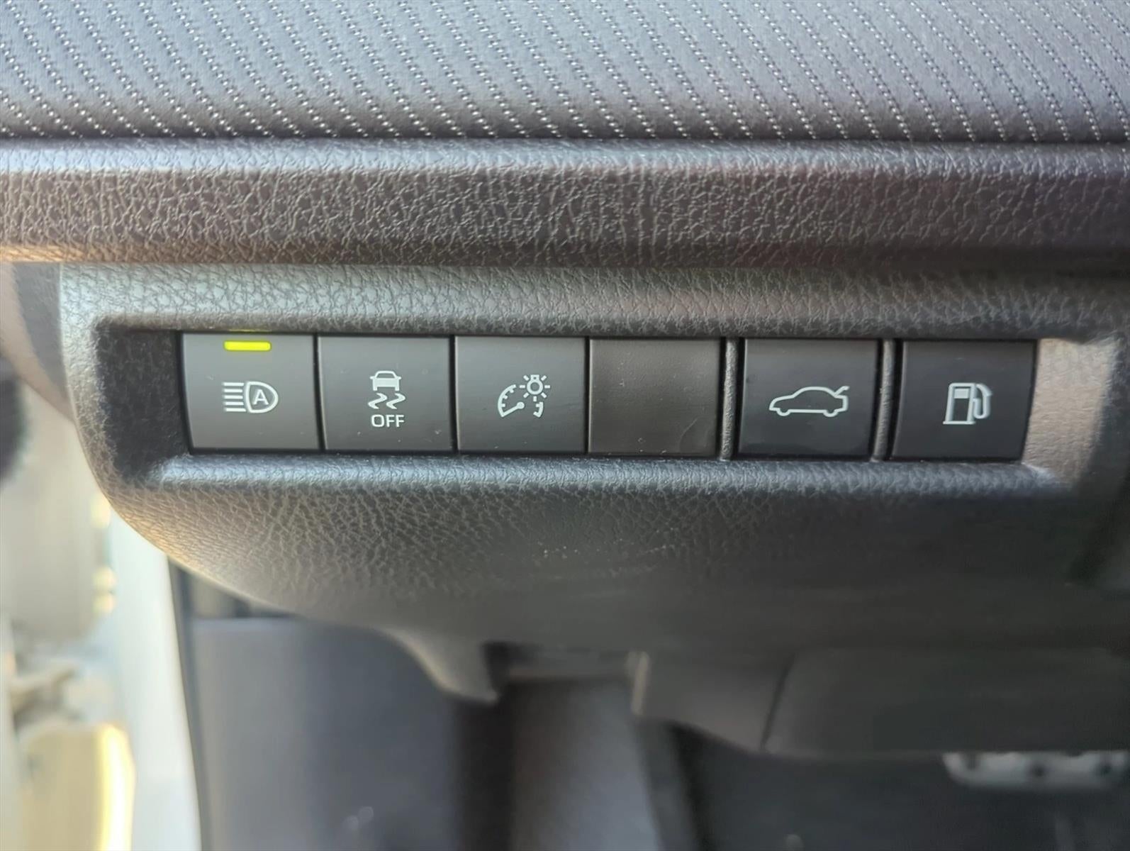 2025 Toyota Camry SE (Natl)