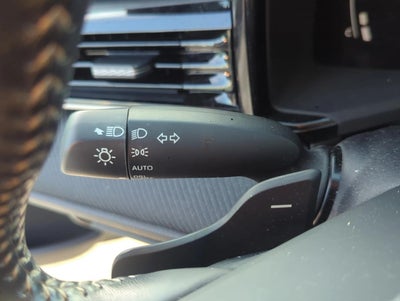 2025 Toyota Camry SE (Natl)