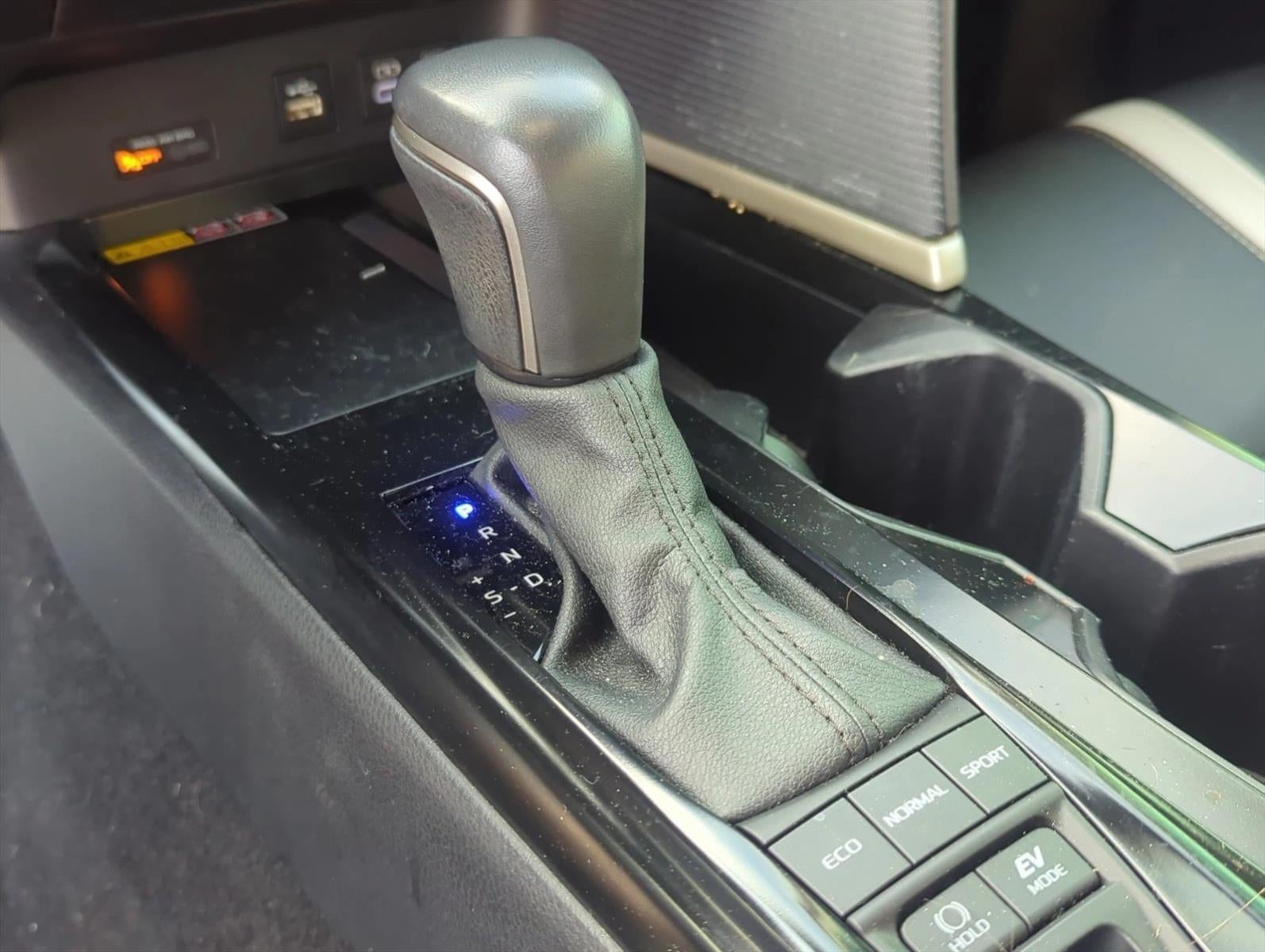 2025 Toyota Camry SE (Natl)
