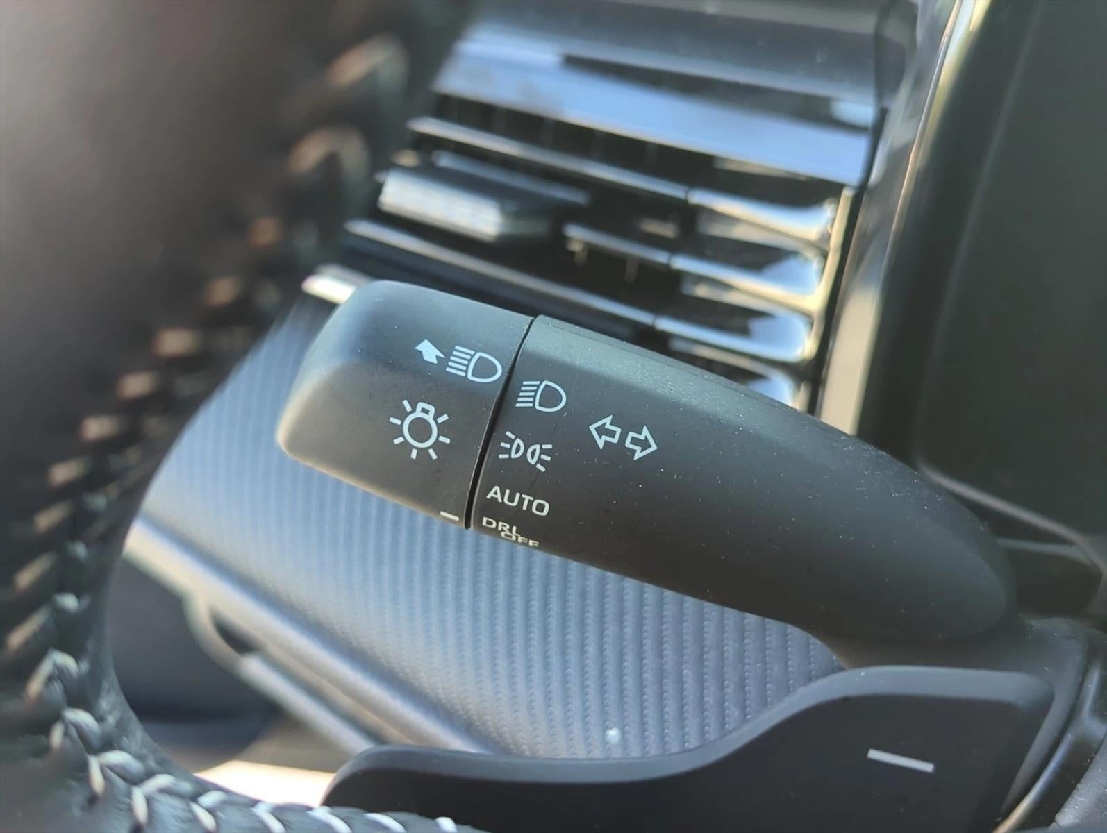 2025 Toyota Camry SE (SE)