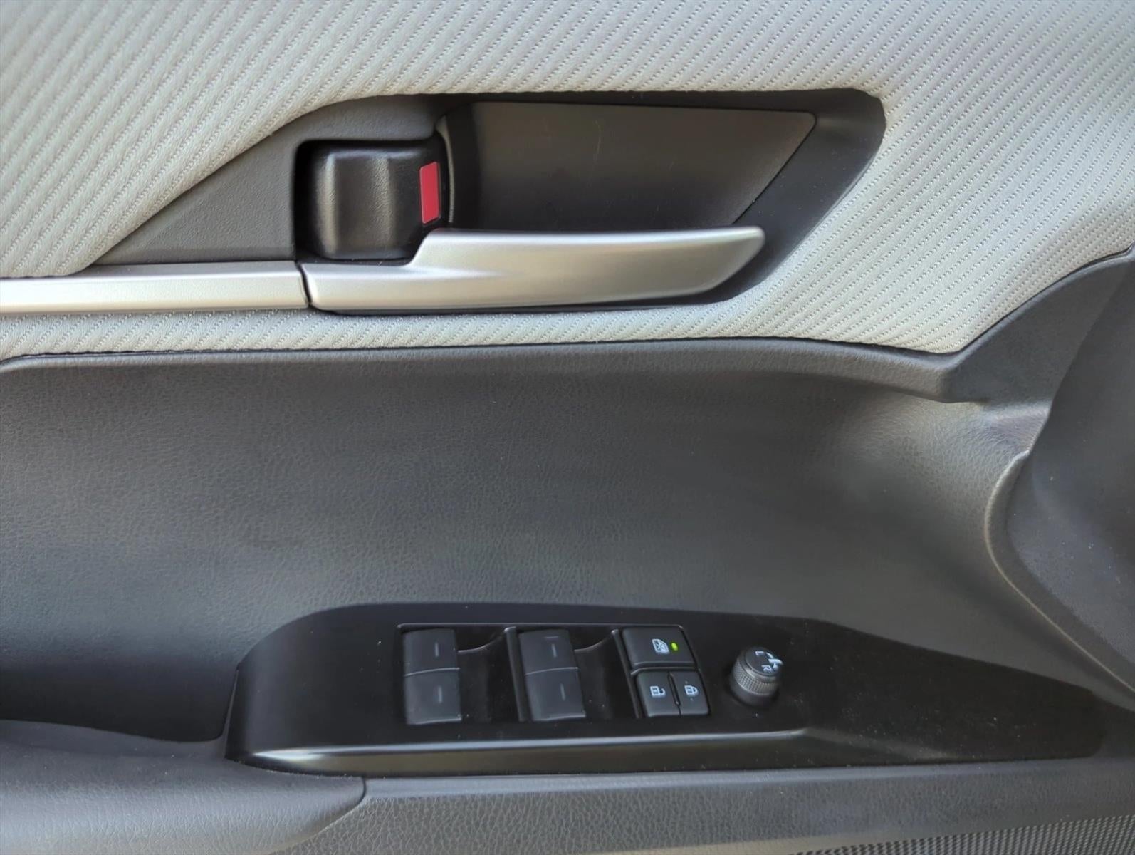 2025 Toyota Camry SE (SE)