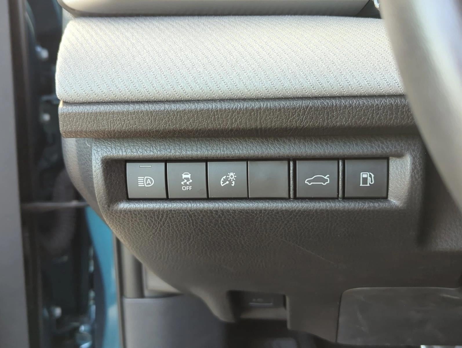 2025 Toyota Camry SE (SE)