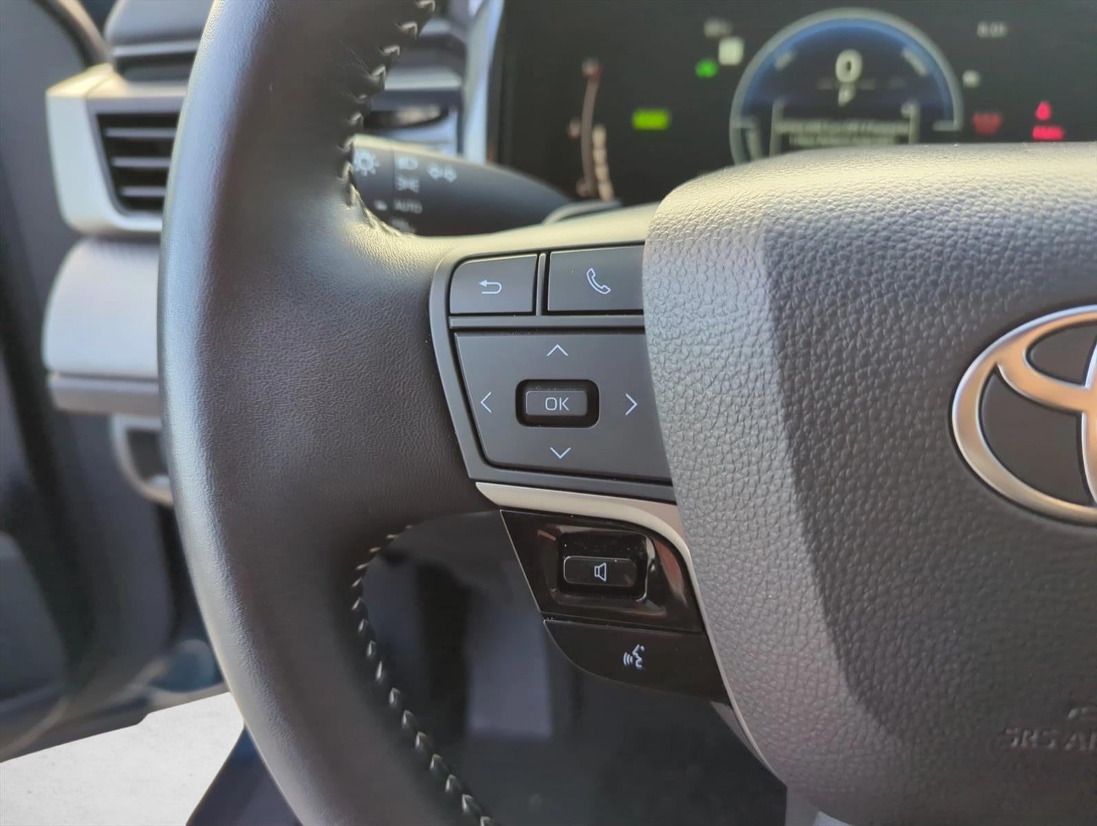 2025 Toyota Camry SE (SE)
