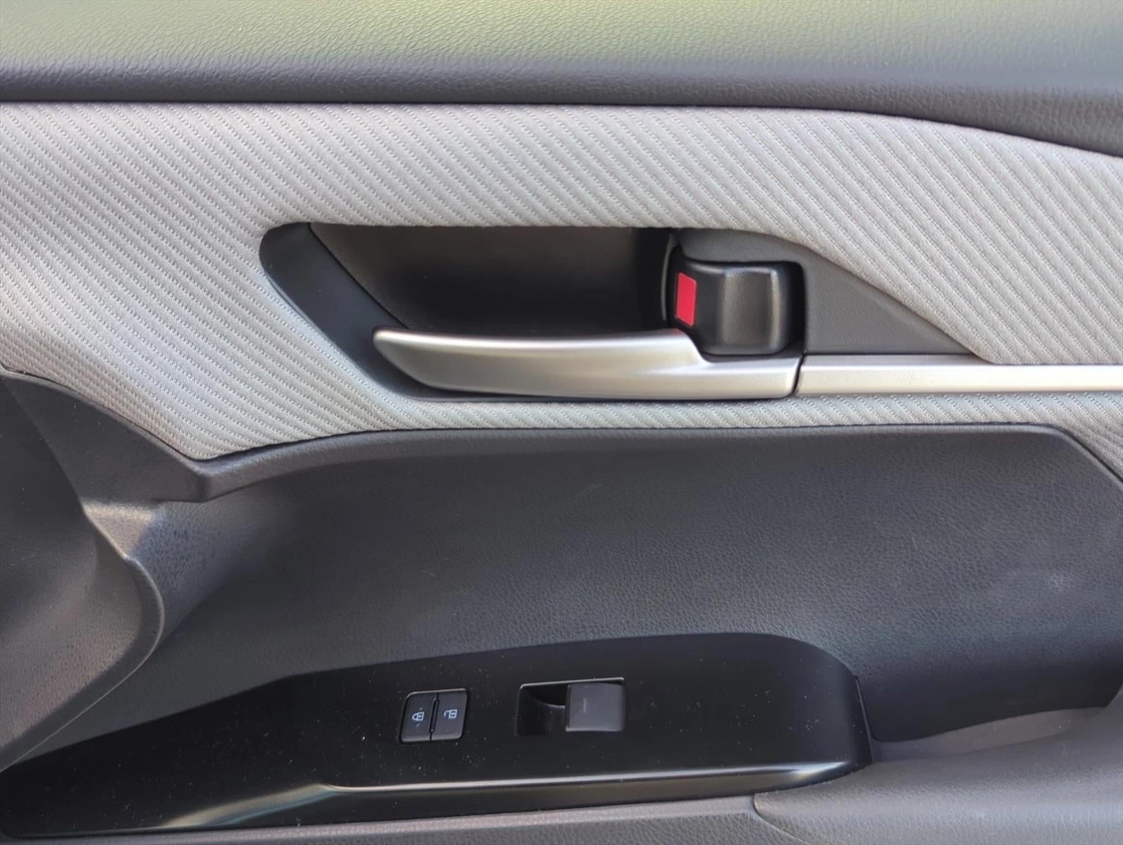 2025 Toyota Camry SE (SE)