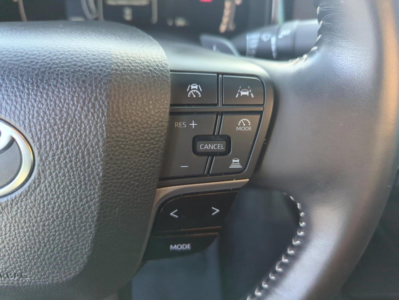 2025 Toyota Camry SE (SE)
