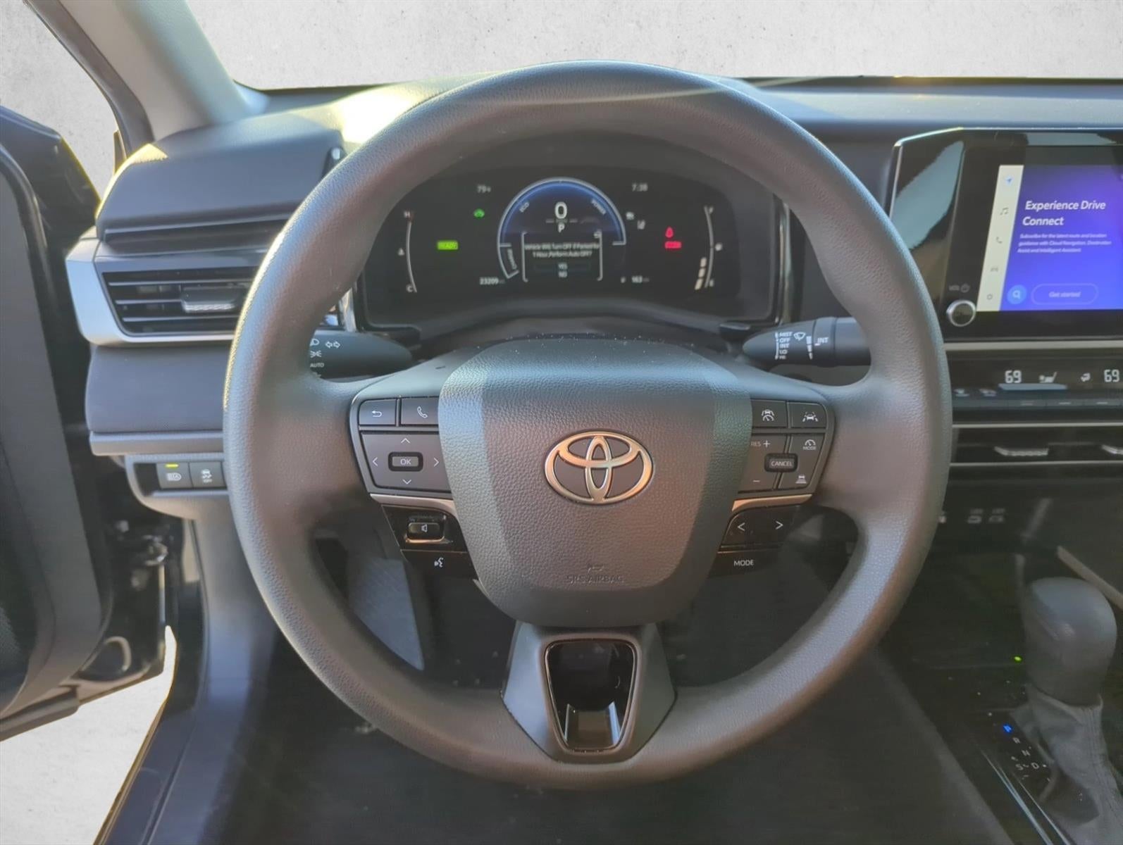 2025 Toyota Camry LE (Natl)