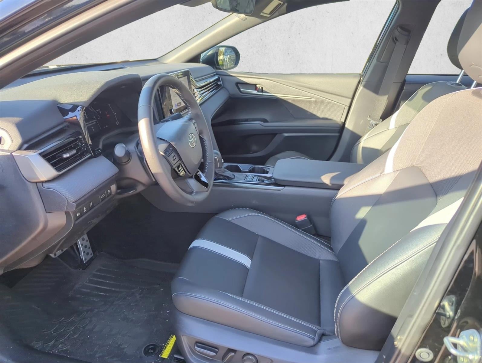 2025 Toyota Camry SE (Natl)