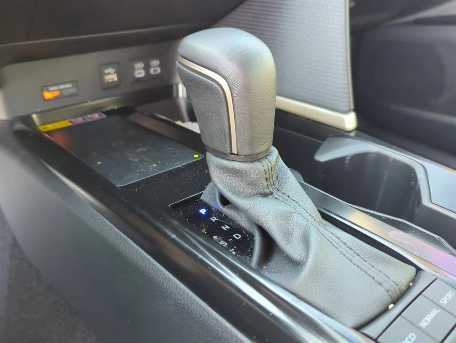 2025 Toyota Camry SE (Natl)