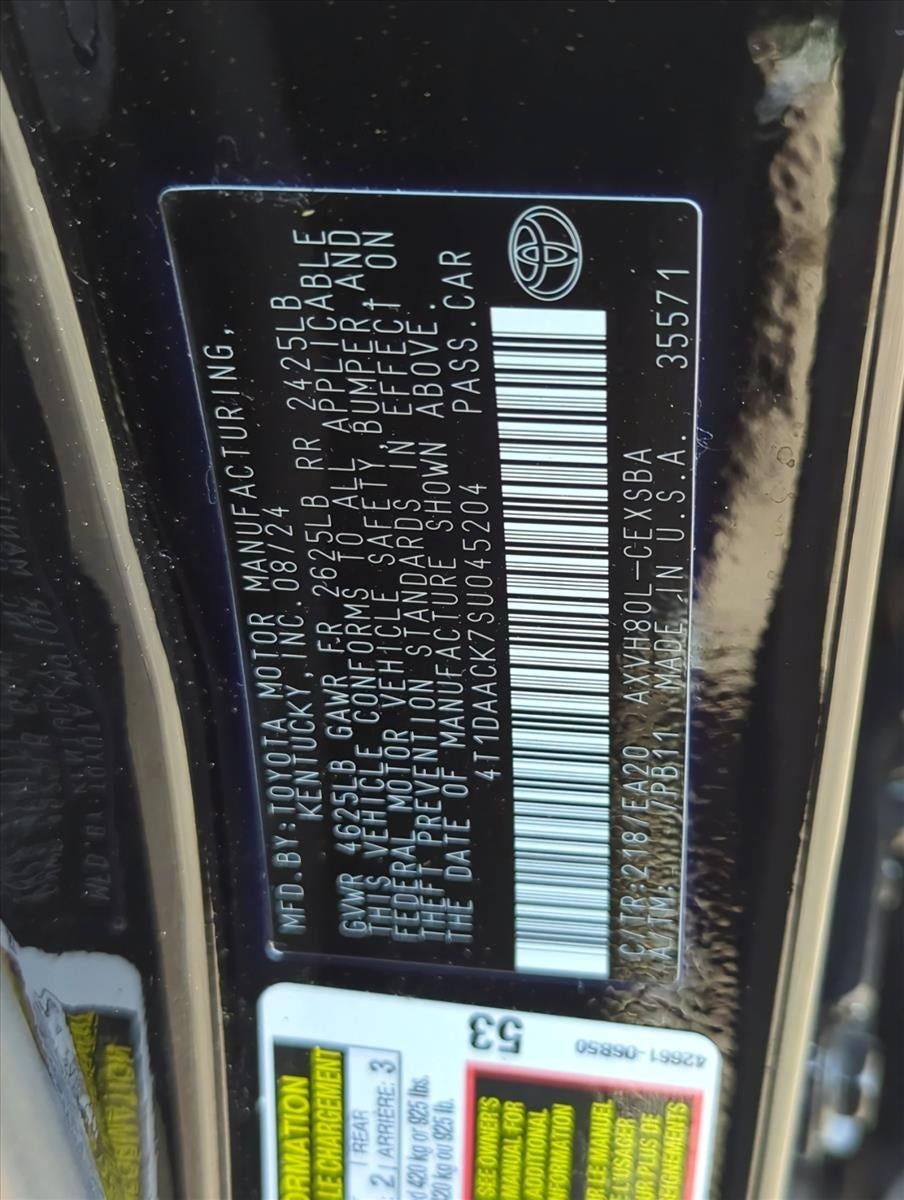 2025 Toyota Camry SE (Natl)
