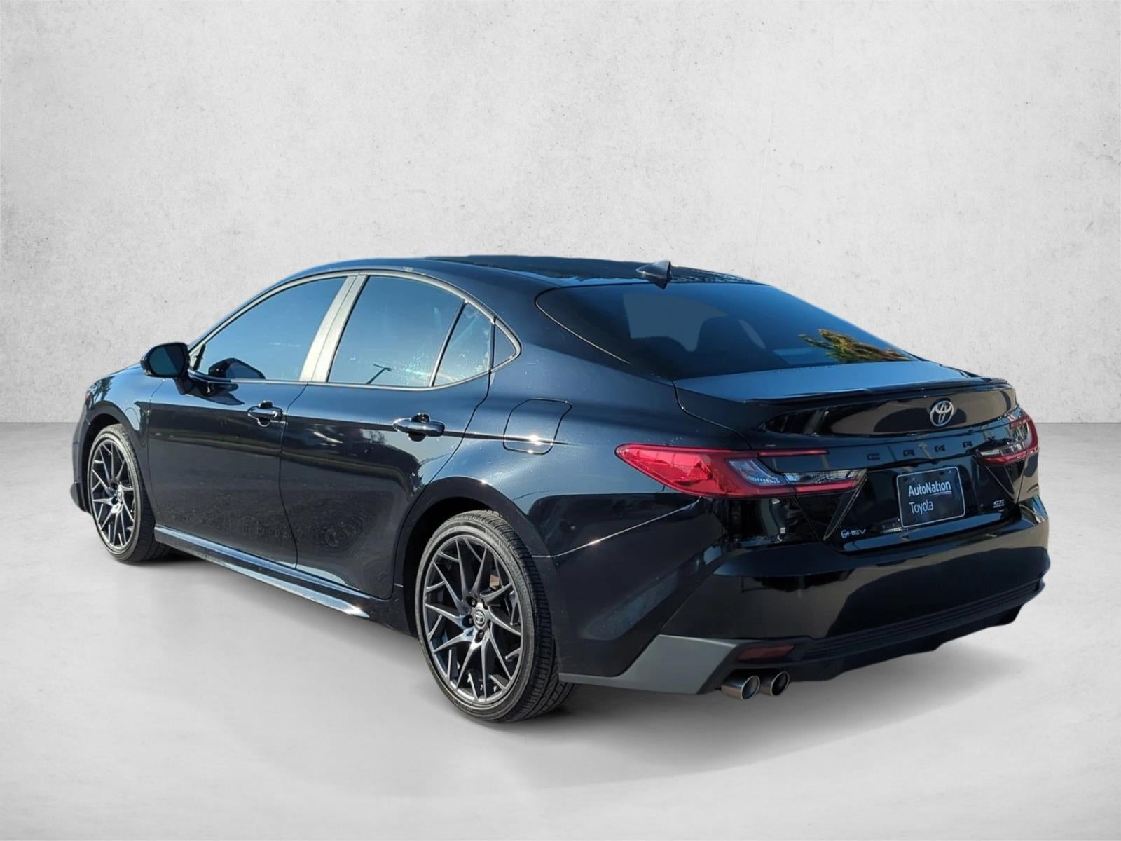 2025 Toyota Camry SE (Natl)