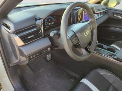 2025 Toyota Camry SE (Natl)