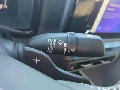 2025 Toyota Camry SE (Natl)