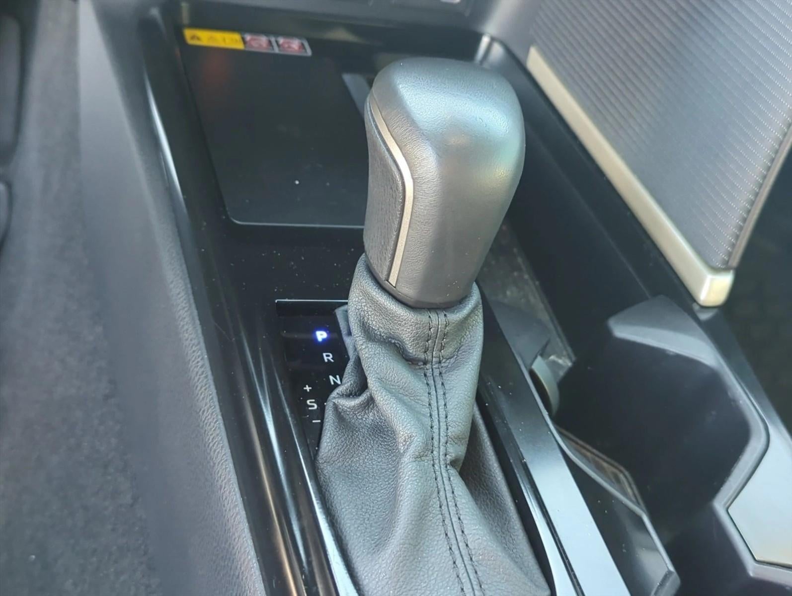 2025 Toyota Camry SE (Natl)