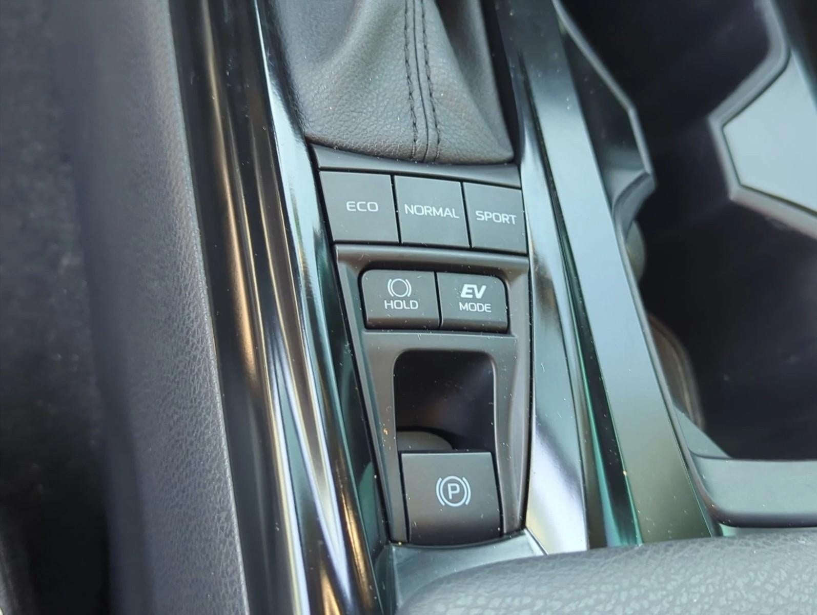 2025 Toyota Camry SE (Natl)