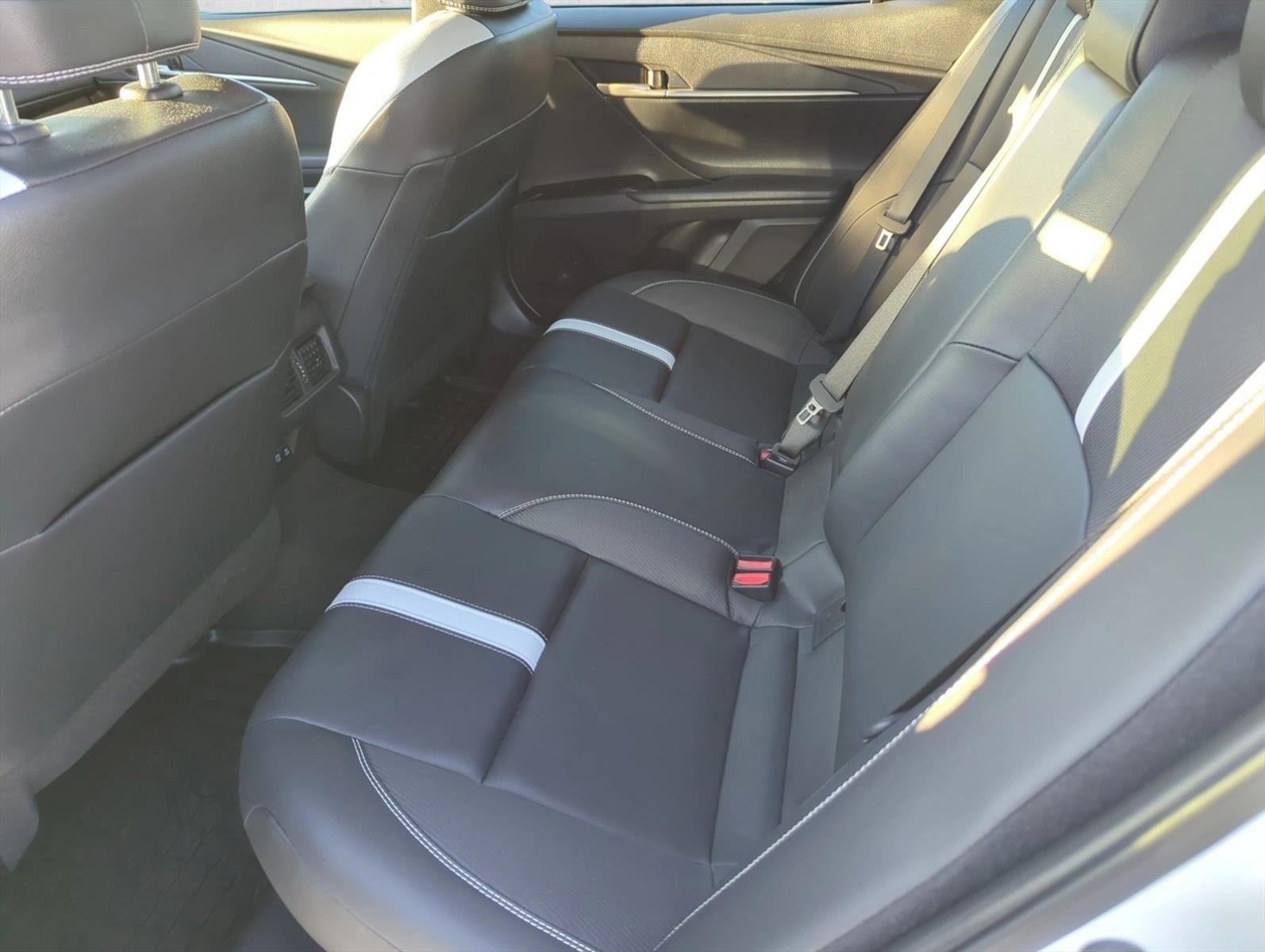 2025 Toyota Camry SE (Natl)