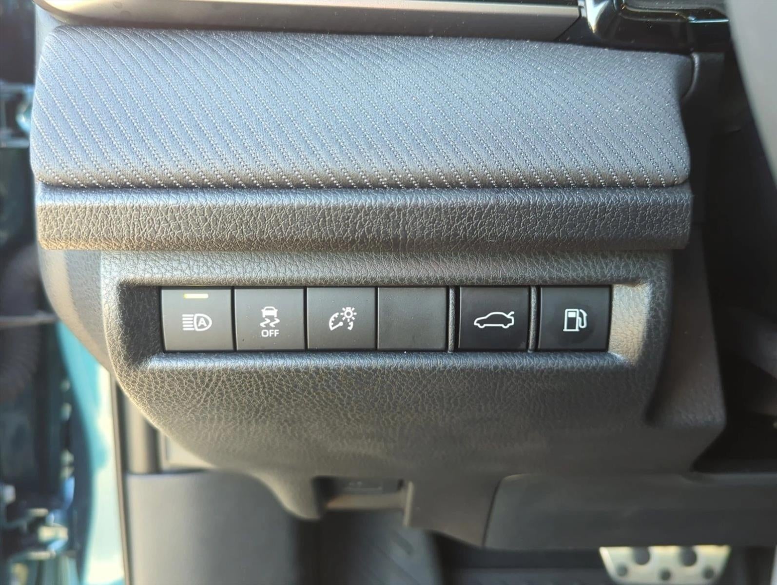 2025 Toyota Camry SE (SE)