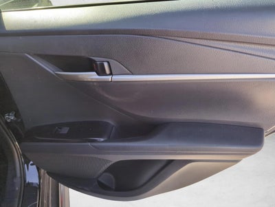2025 Toyota Camry SE (Natl)