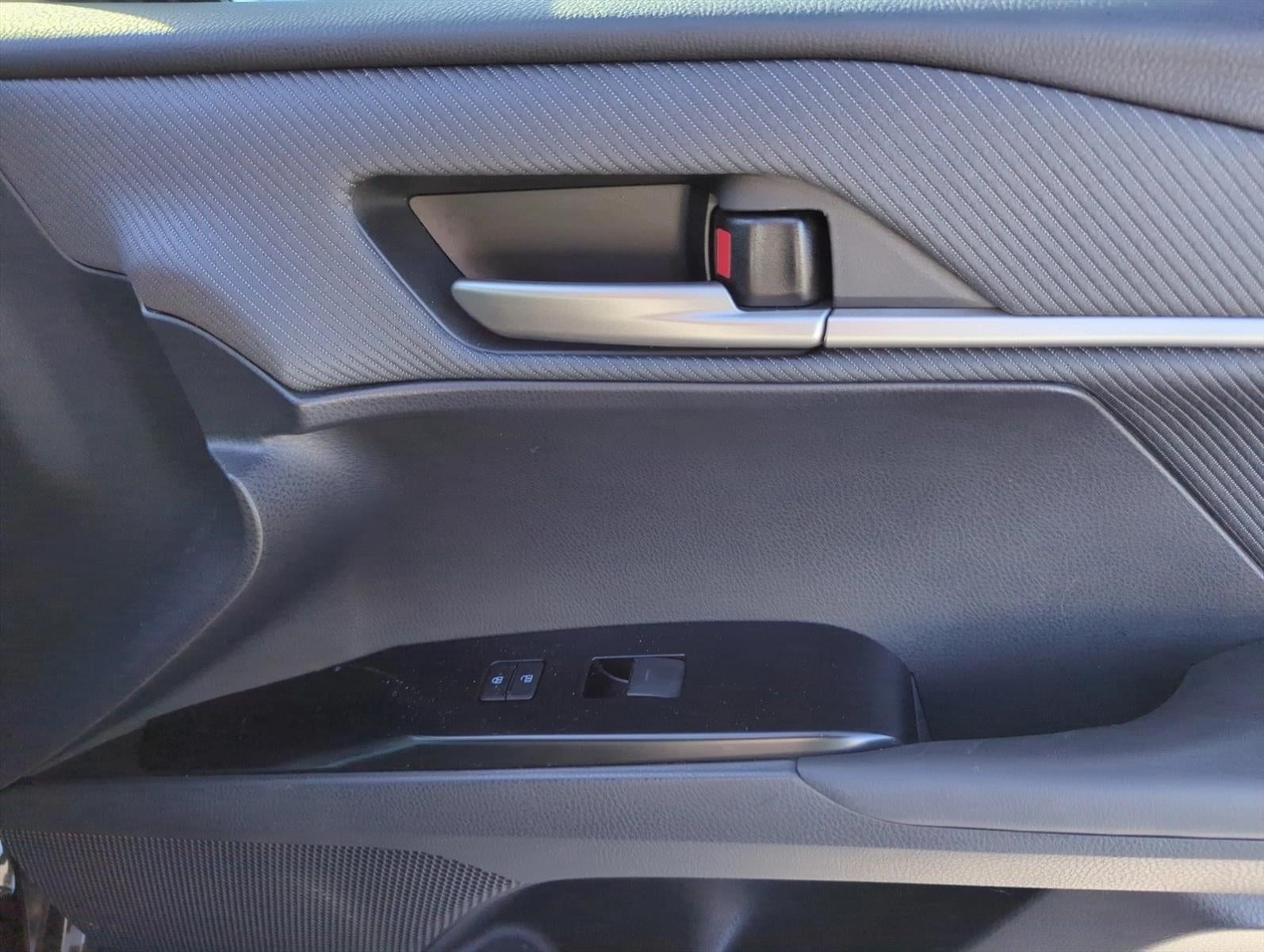 2025 Toyota Camry SE (Natl)