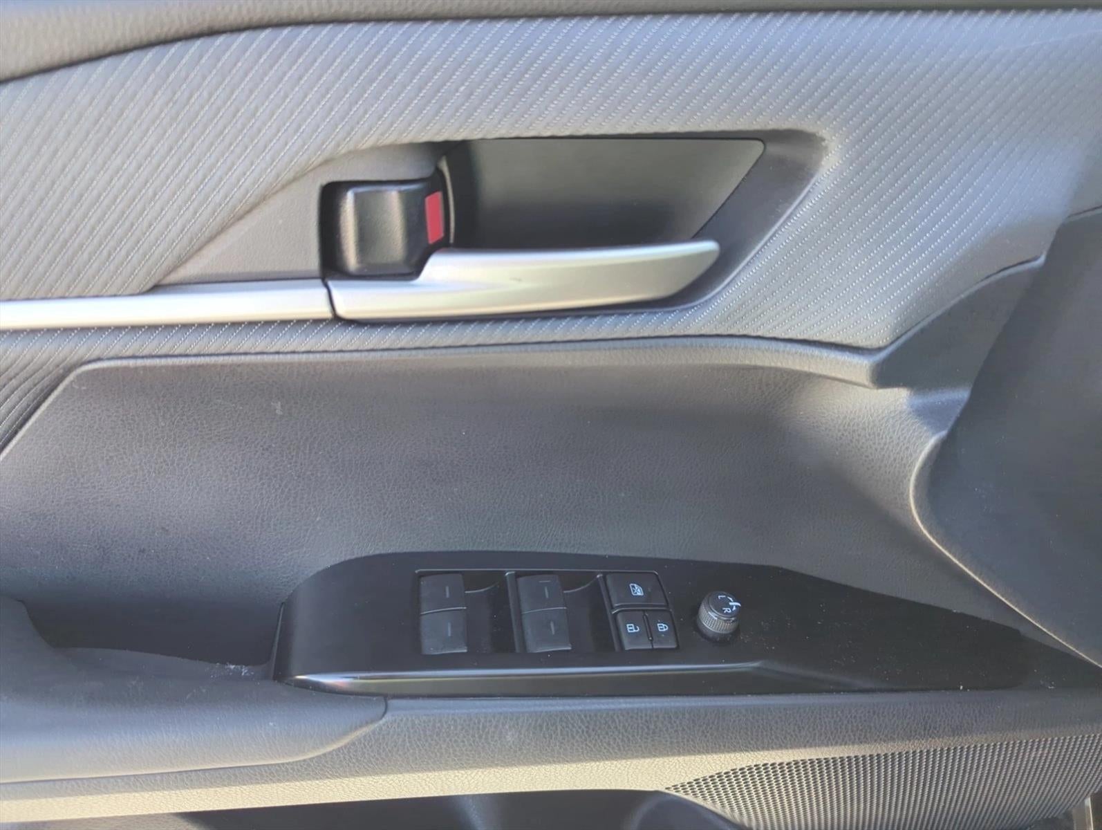 2025 Toyota Camry SE (Natl)